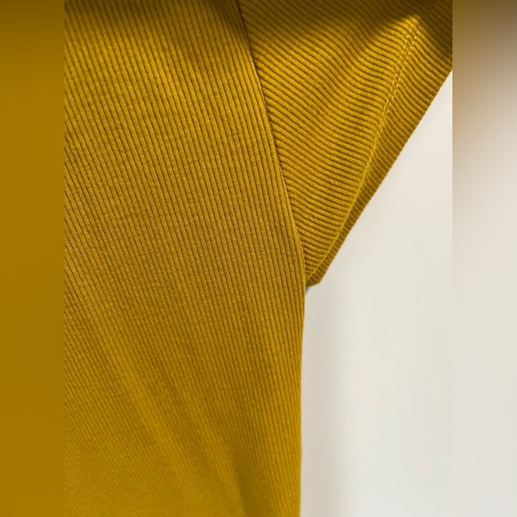 Old Navy-Short sleeved ribbed top XS - Picture 5 of 7